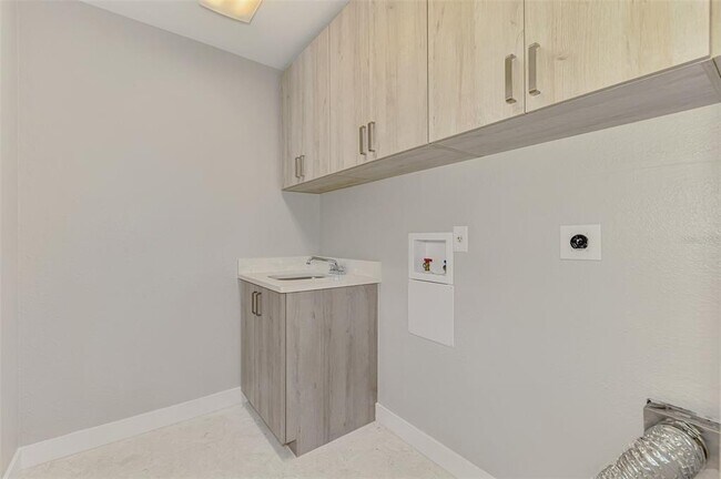 Building Photo - 1224 S View Dr