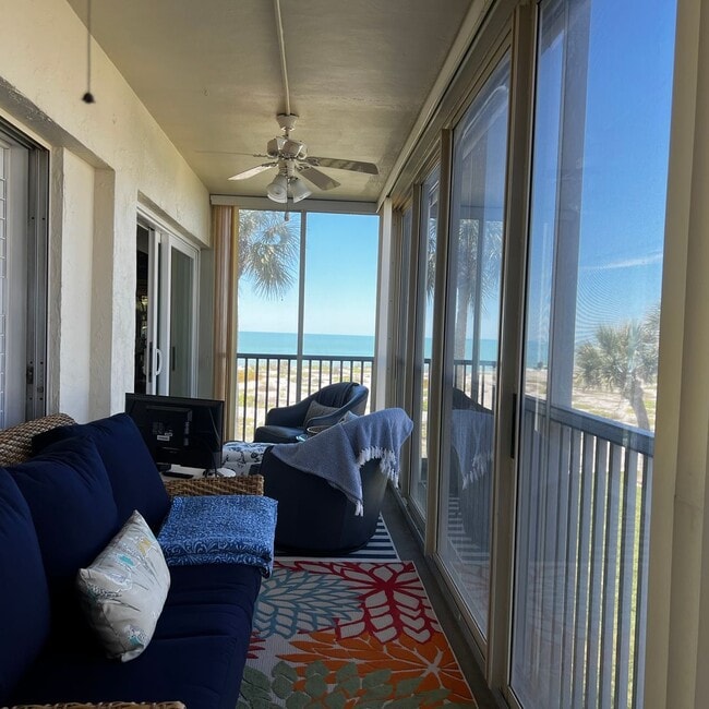 Building Photo - 2BD/2BA on the Gulf of Mexico!
