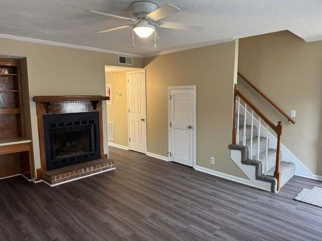 Building Photo - Huntington Parkway Duplex 1