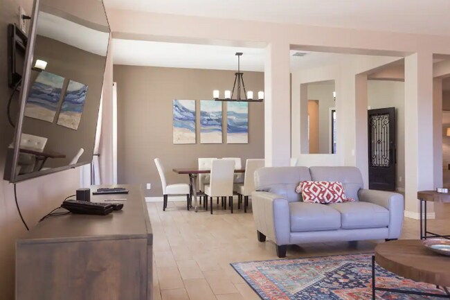 Building Photo - 18519 W Paradise Ln