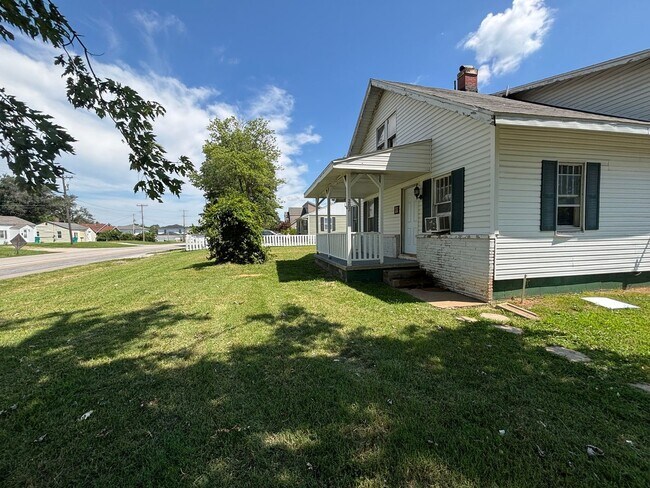 Building Photo - 202 N Scenic Ave