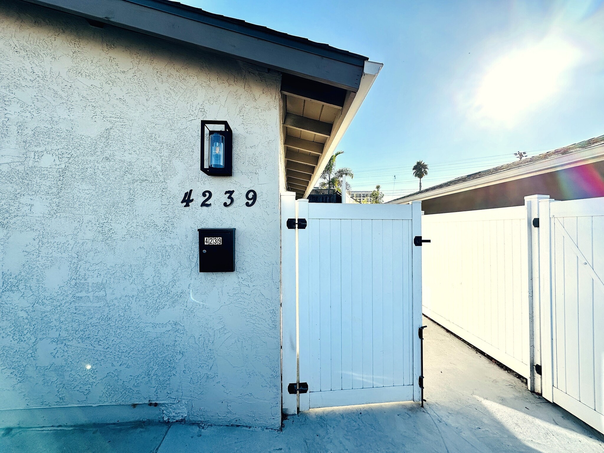 Private Entrance - 4239 Mt Everest Blvd
