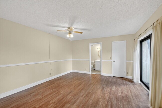 Building Photo - 2494 Waterside Dr