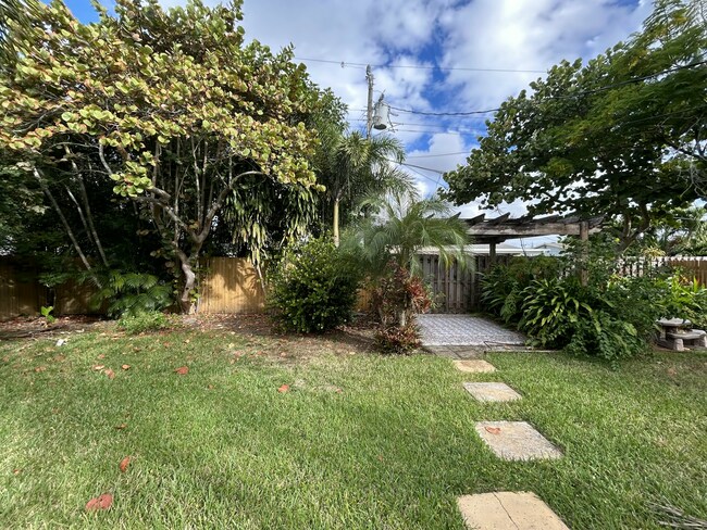 Building Photo - 5839 Daphne Dr