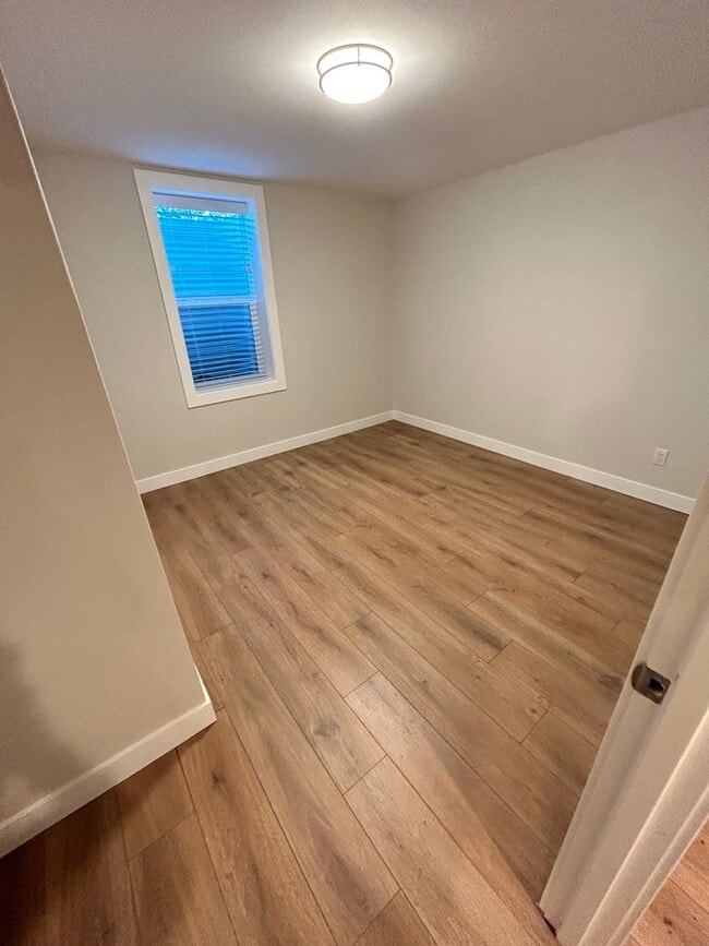 Building Photo - Rare 5-bedroom House with 1 Car Garage in ...