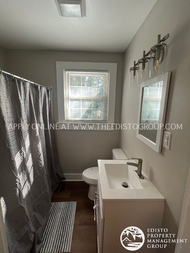 Building Photo - Charming Remodeled Home in the Heart of Or...