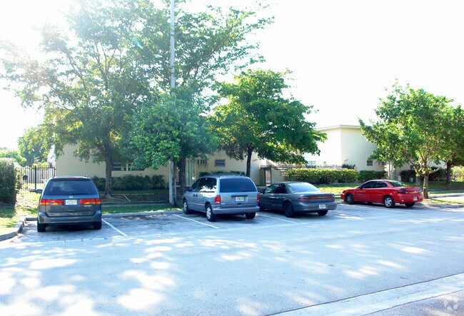 Building Photo - 17031 NE 21st Ave