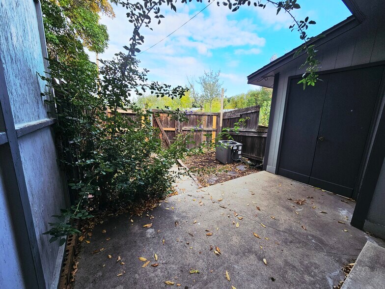 Backyard vie from backdoor - 3680 Quail St