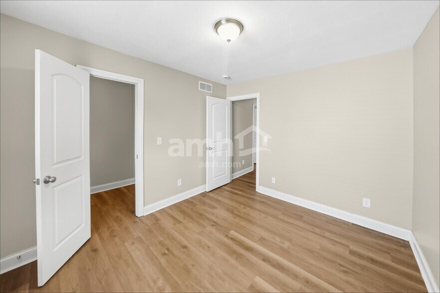 Building Photo - 516 Longview St