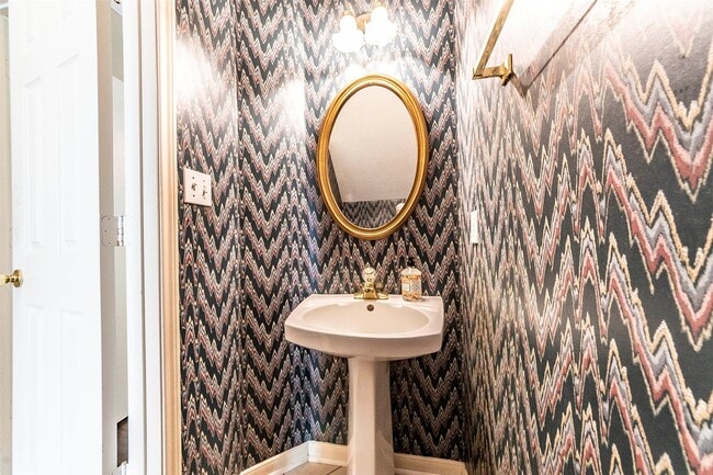 Building Photo - 2608 Leroy St