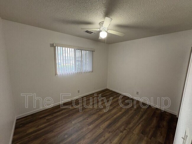 Building Photo - 690 W North Way