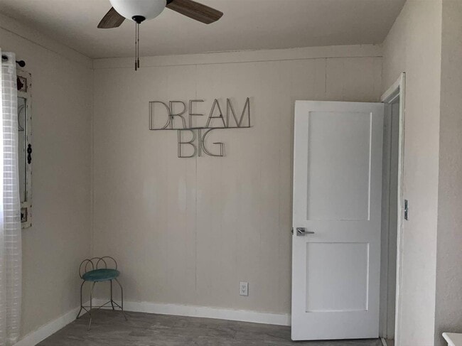 Building Photo - 730 E Melrose Cir