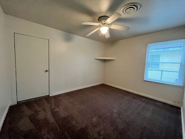 Building Photo - Centrally located 3-bedroom house