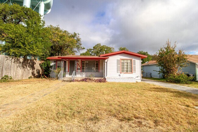 Building Photo - 1327 Vanderbilt St