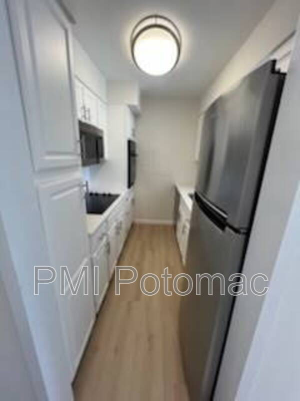 Building Photo - 2501 Calvert St NW
