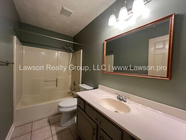 Building Photo - Nature Lover's Paradise in Serene Setting