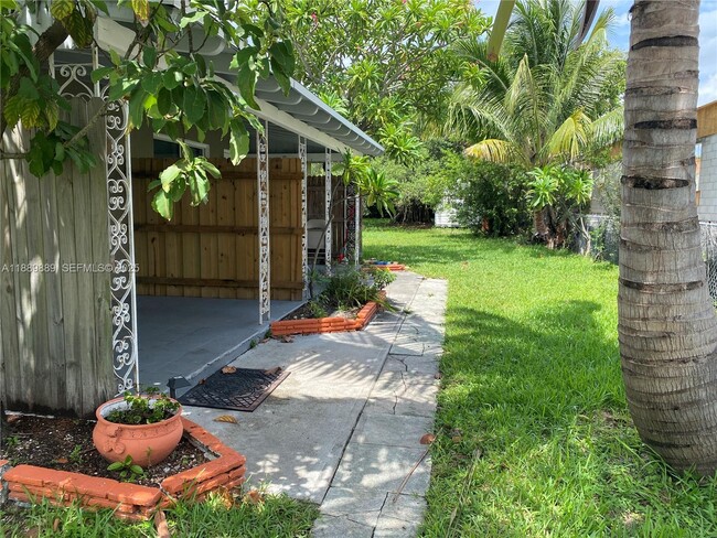 Building Photo - 2215 Adams St