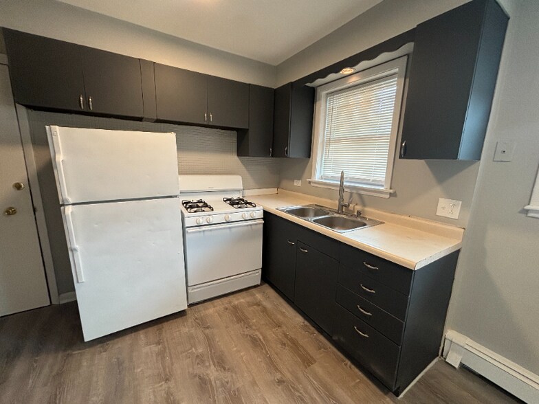 Primary Photo - 2057-2068 W 135th St