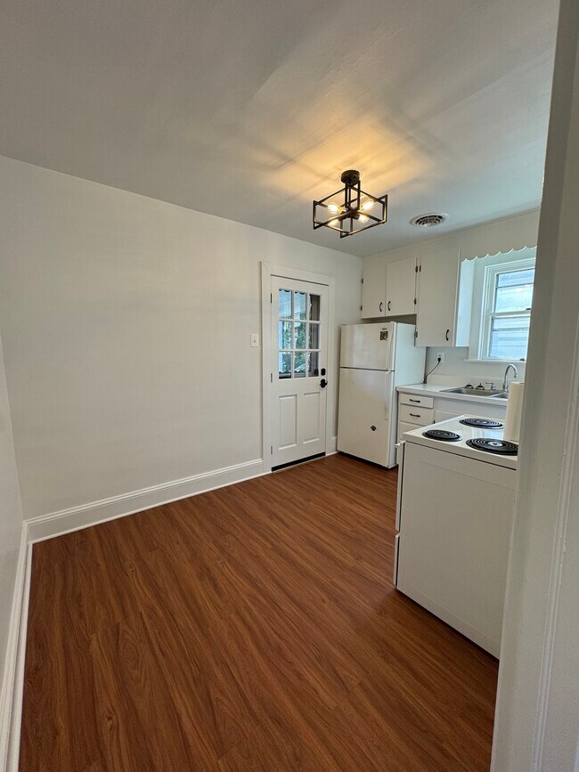 Building Photo - 237 W Chestnut St