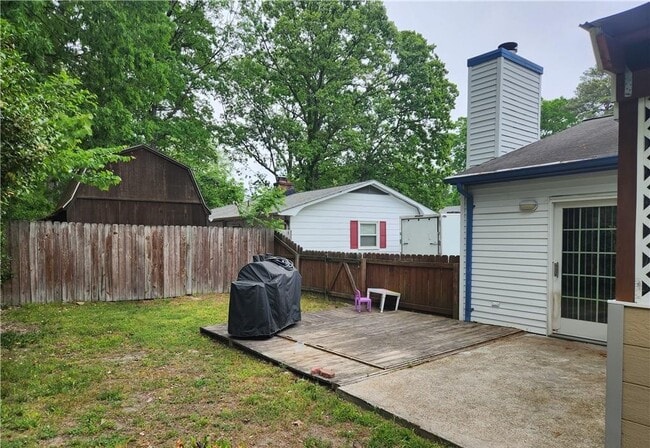 Building Photo - 703 Lance Dr