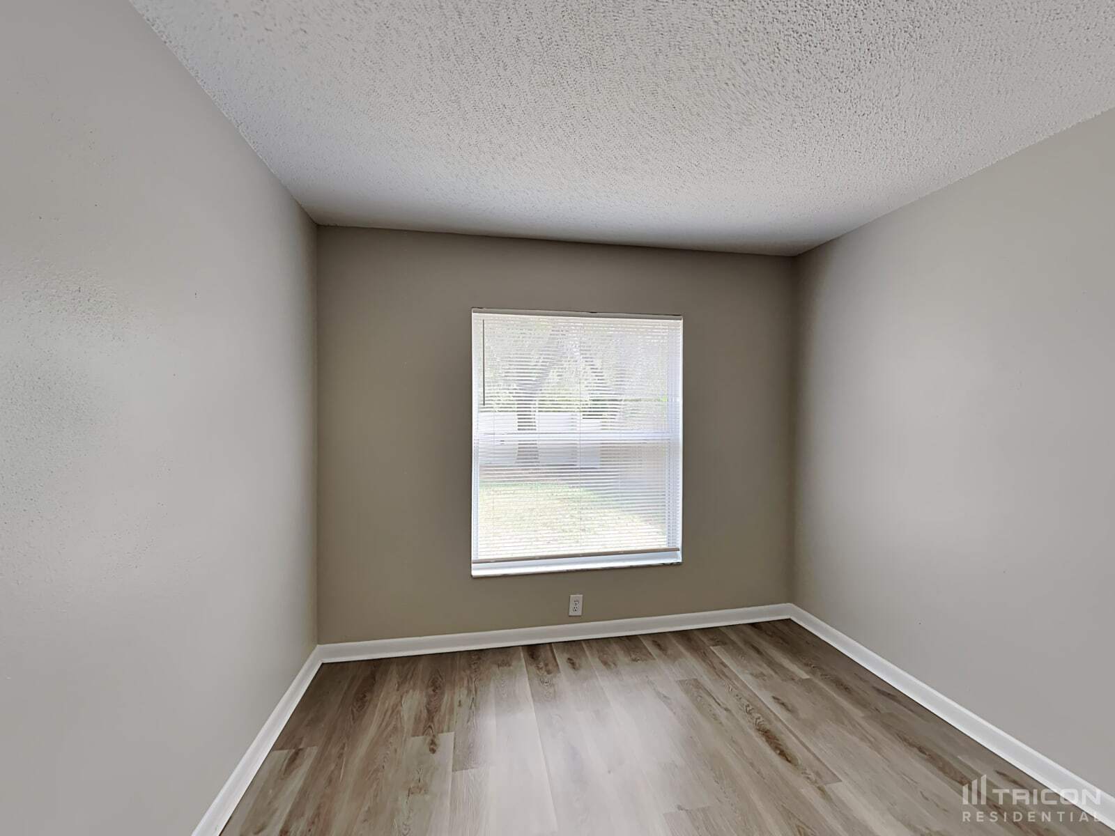 Building Photo - 13912 Henson Cir
