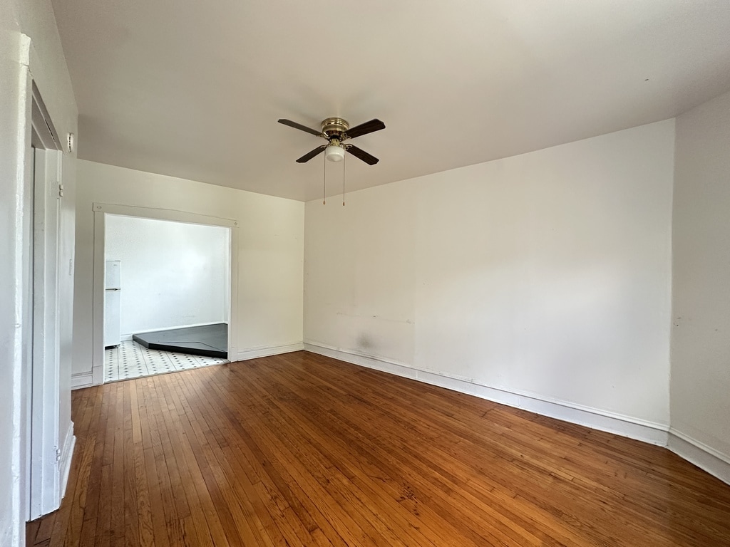 Building Photo - 2432 N Linden Pl