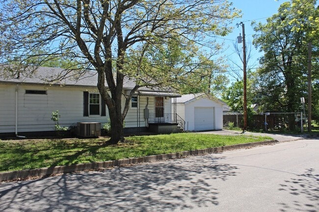 Building Photo - Alcoa City Rental Available Now