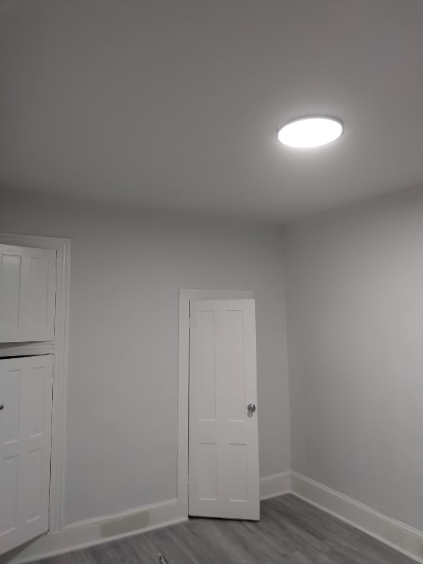 Building Photo - 307 W Centre St