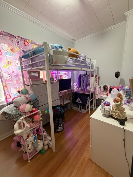 Building Photo - 5937 W Dakin St