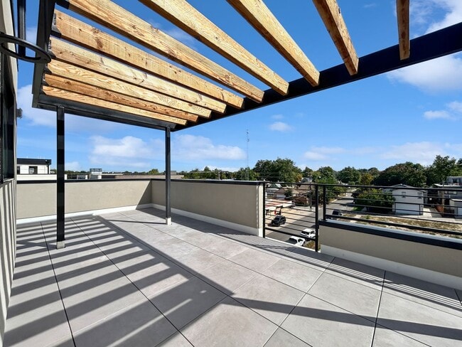 Building Photo - $0 DEPOSIT OPTION. BRAND NEW 4 BED 3 BATH HOME WITH ROOFTOP DECK IN BERKELEY