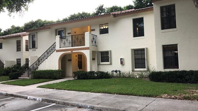 Building Photo - 2900 Olivewood Terrace