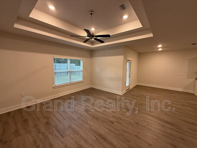 Building Photo - 5749 Danbury Blvd