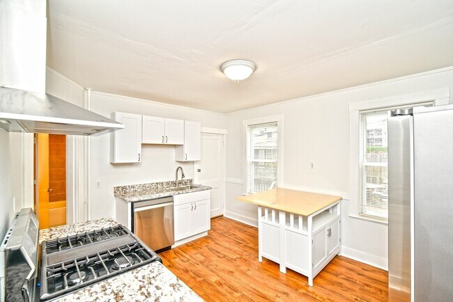 Building Photo - 21 Shafter St