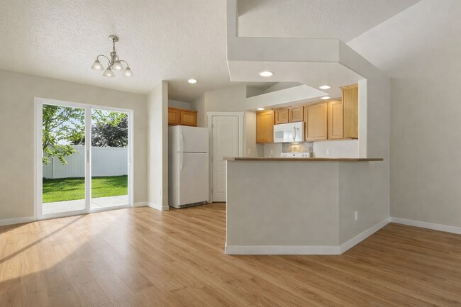 Building Photo - 3456 N Maplestone Ave