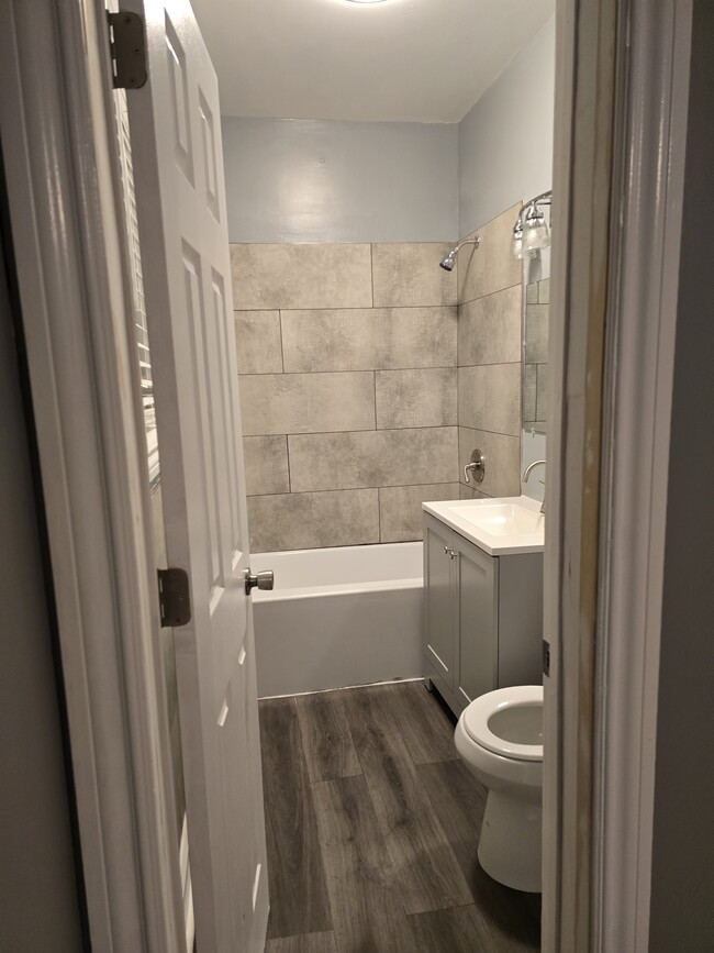 Bathroom2 - 2048 E 69th St