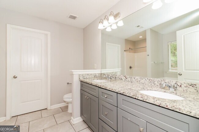 Building Photo - 412 Fieldcrest Dr