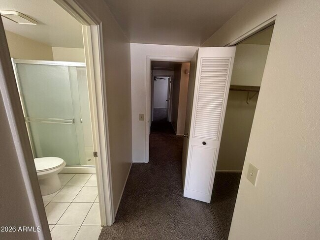 Building Photo - 2120 N Yucca Ct