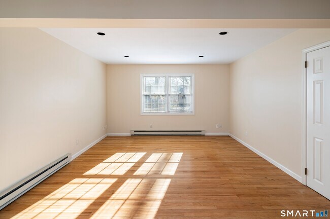 Building Photo - 48 Lanell Dr