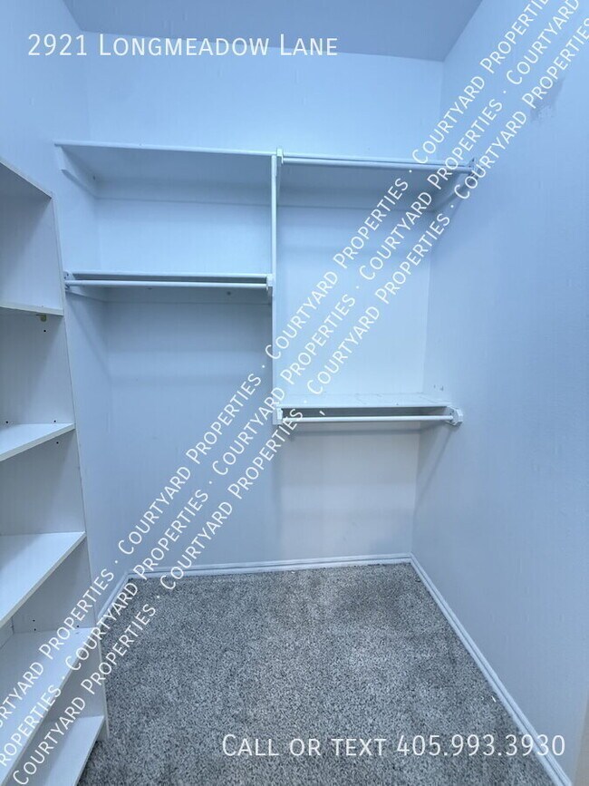 Building Photo - 2921 Longmeadow Ln