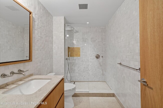 Building Photo - 316 Wall St