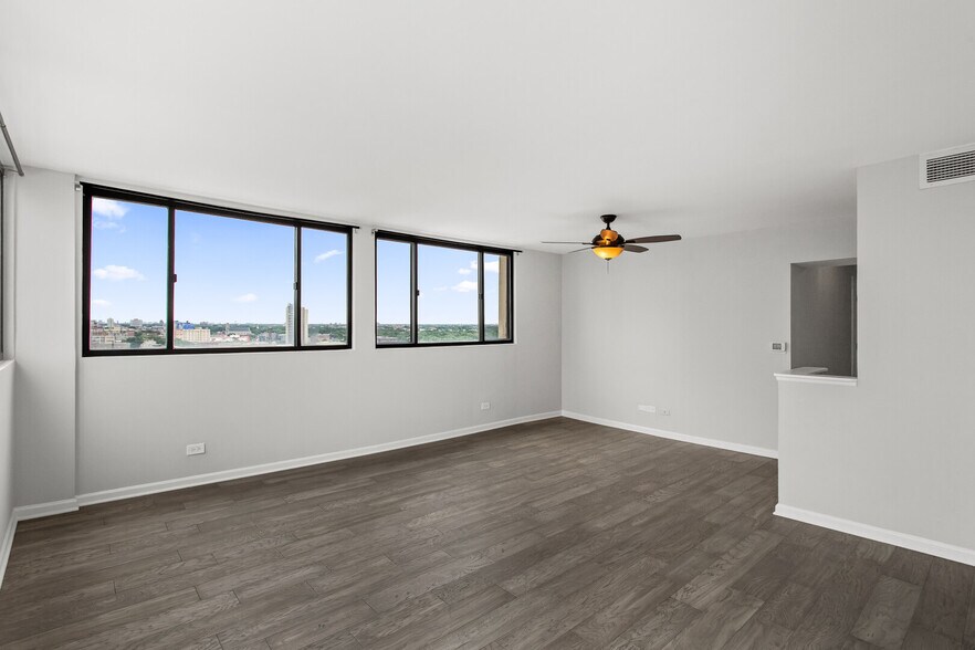 Building Photo - 6150 N Kenmore Ave