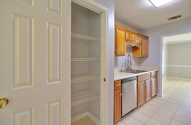 Building Photo - 210 Easy St