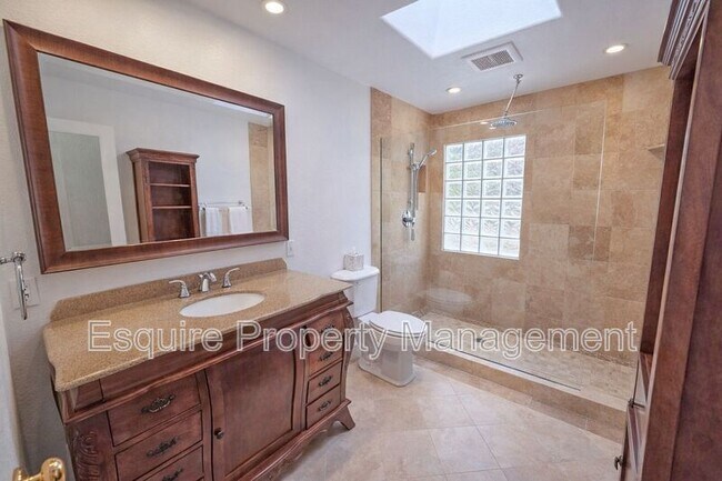 Building Photo - 1275 Buena Vista St