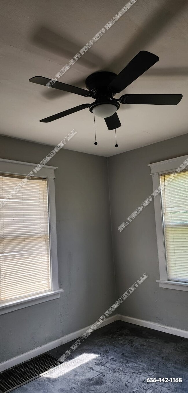 Building Photo - 1131 Canaan Ave