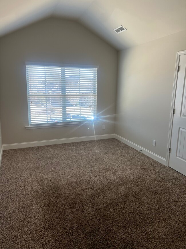 Building Photo - 8223 NW Stone Mill Dr