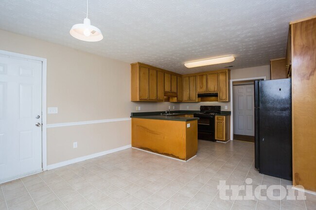 Building Photo - 100 5 Oaks Dr