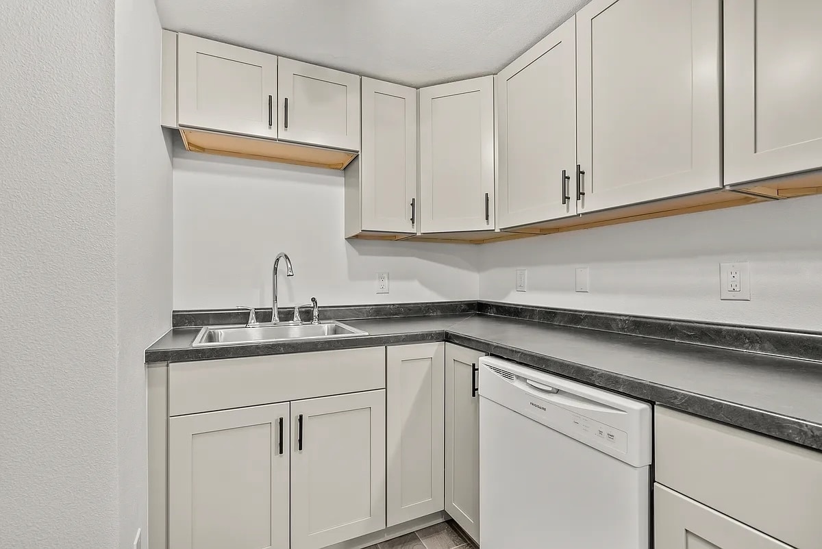 Building Photo - 8009 University Ave