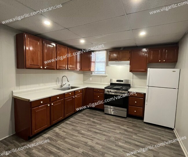 Building Photo - 3940 Deodar St