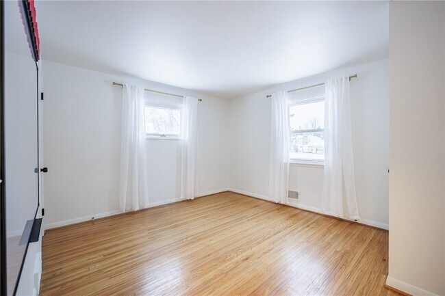 Building Photo - 105 Chestnut Dr