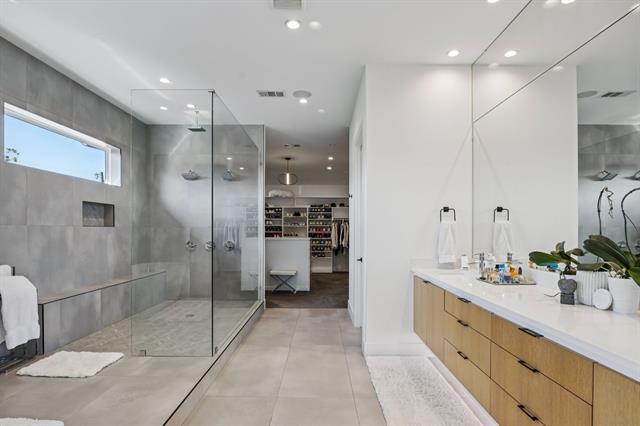 Building Photo - 9733 Mixon Dr